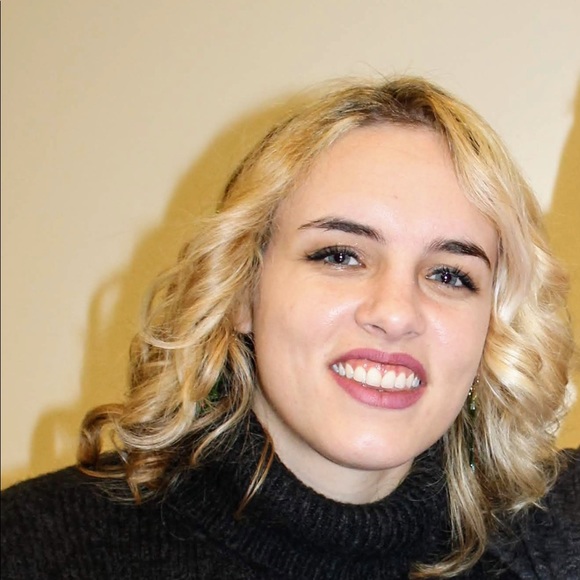 Meet your Posher, Olivia - Picture 1 of 1